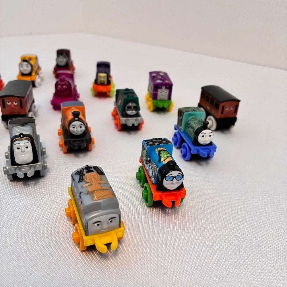 Fisher-Price Thomas & Friends Minis Toy Train 16 Pack Miniature Trains